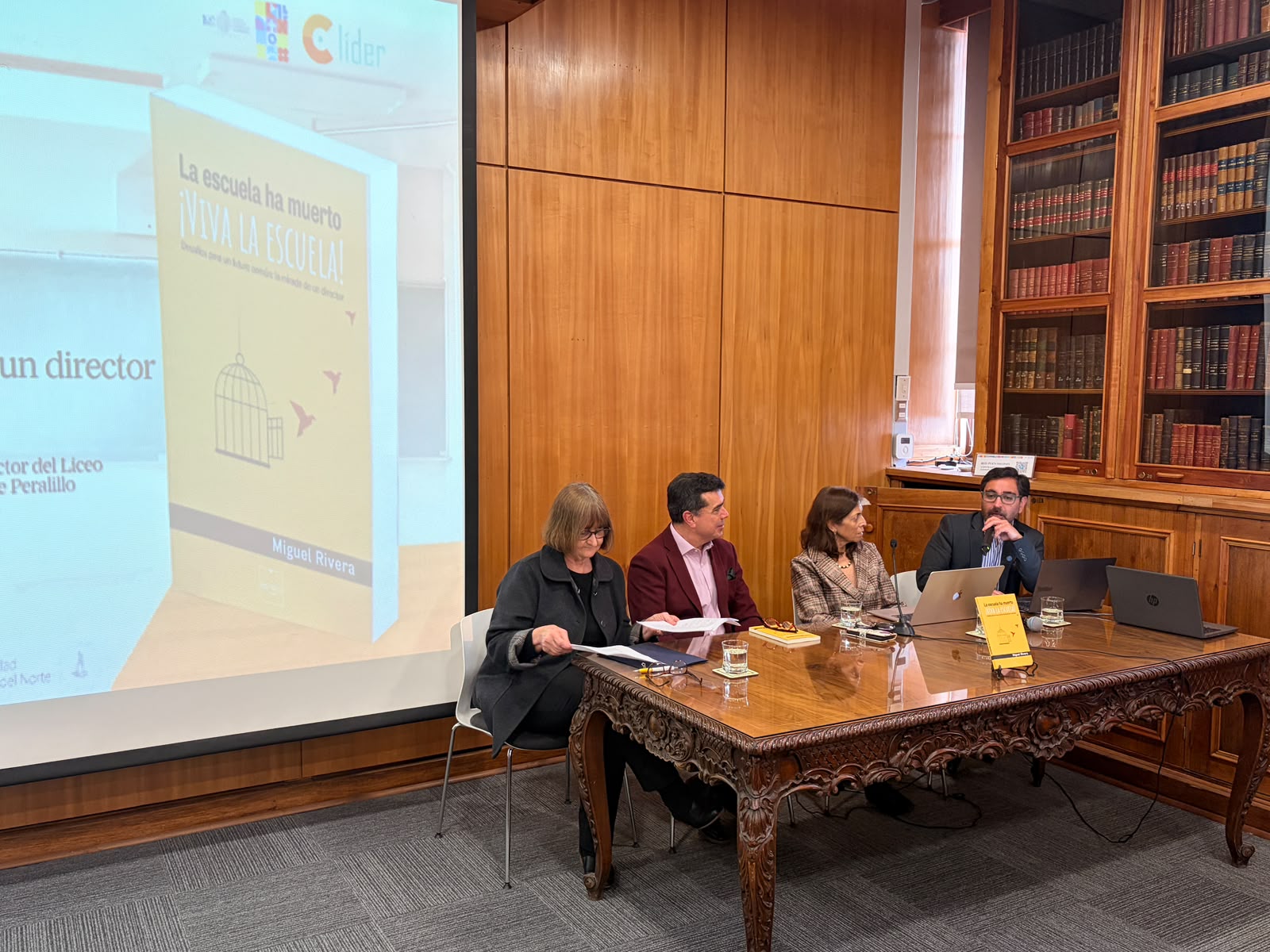 Presentación del libro en la Casa Central de la PUCV