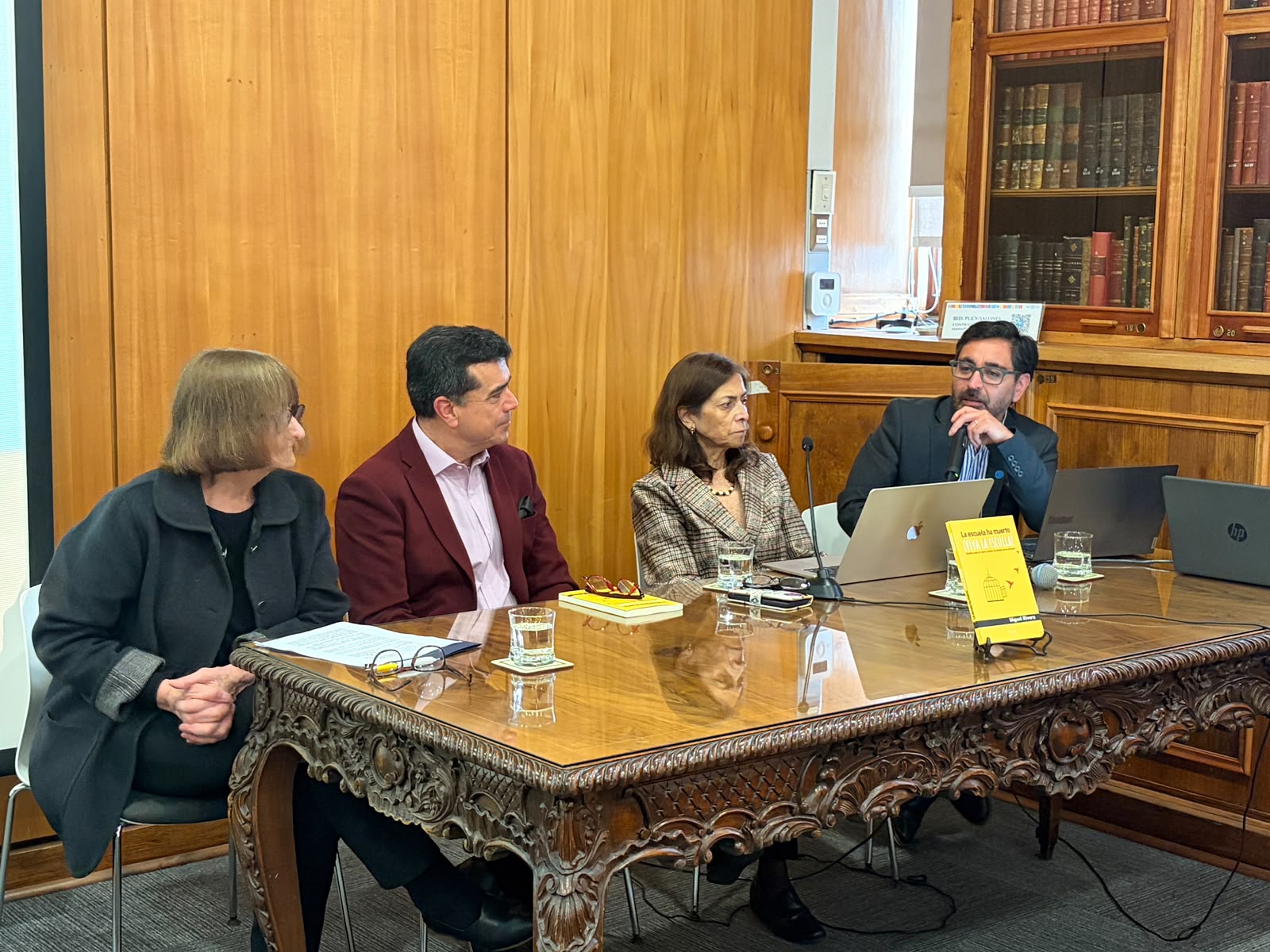Integrantes del panel conversan sobre los desafíos de la educación