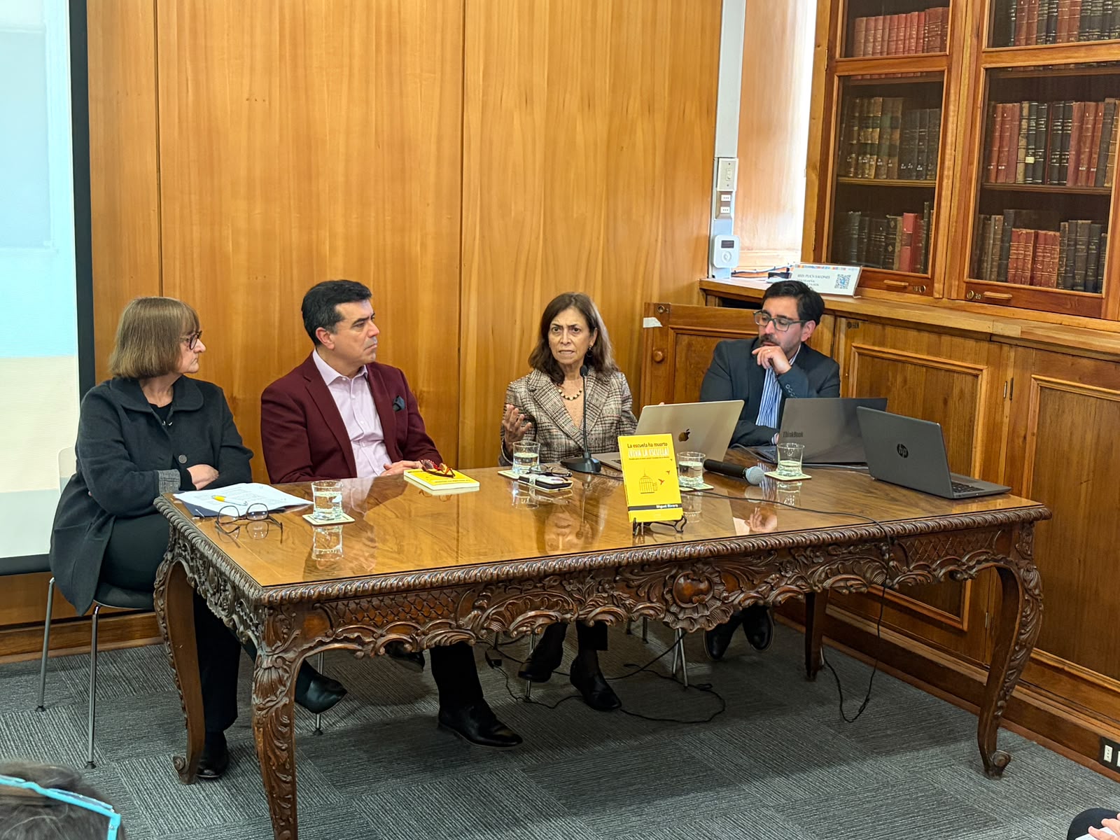 Panel de reflexión sobre escuela y liderazgo educativo